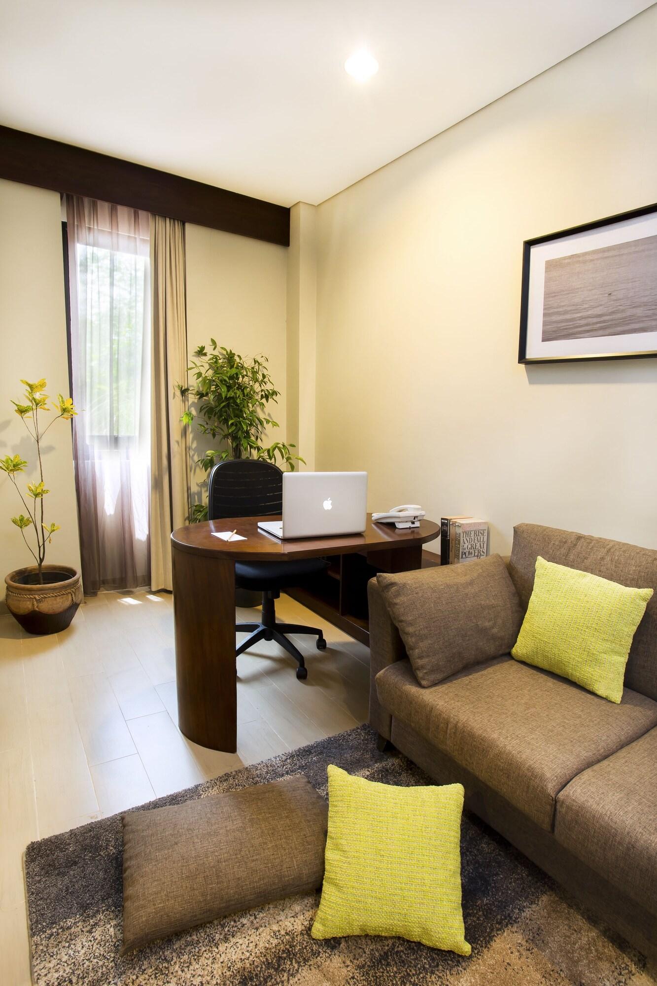 Primebiz Hotel Karawang Cikampek Zewnętrze zdjęcie