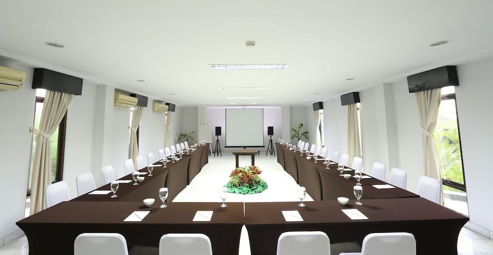Primebiz Hotel Karawang Cikampek Zewnętrze zdjęcie